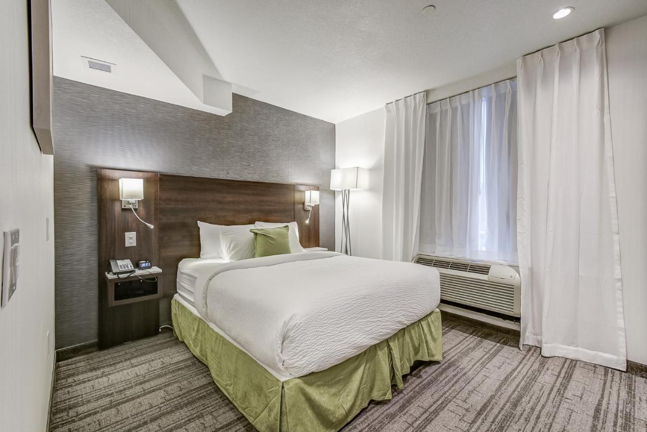 Est Hotel Торонто Екстер'єр фото